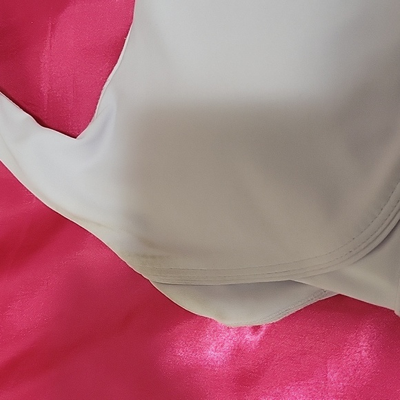 SPORTS BRAS - Picture 9 of 10